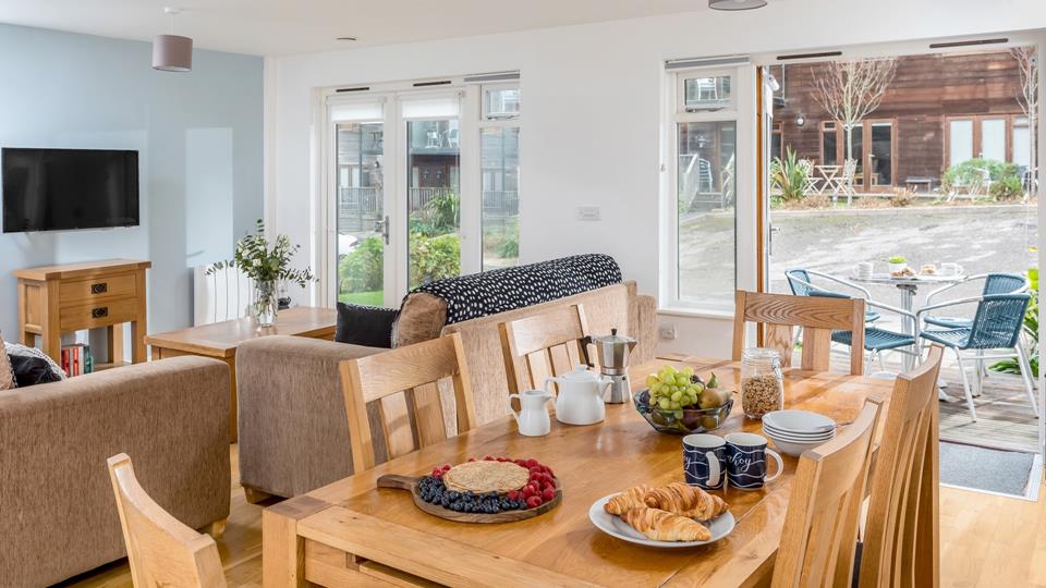 You can let the fresh air in through the patio doors that lead out onto the decking. 
