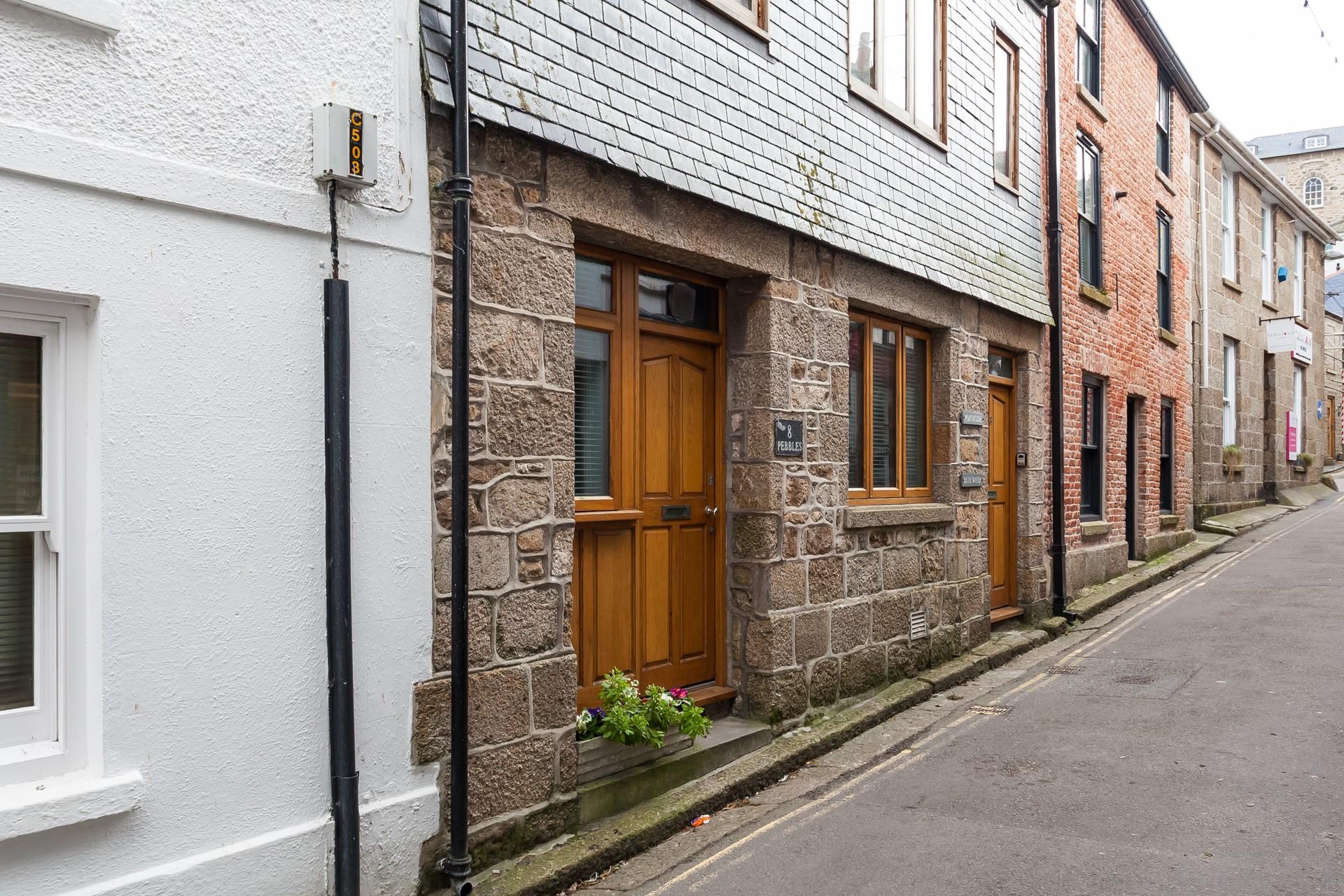 Glas is ideally located near all the independent shops and cafes of quaint St Ives.