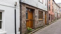 Glas is ideally located near all the independent shops and cafes of quaint St Ives.