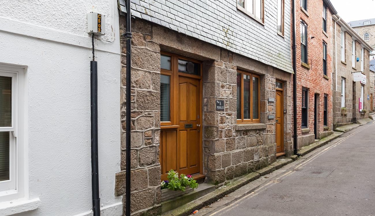 Glas is ideally located near all the independent shops and cafes of quaint St Ives.