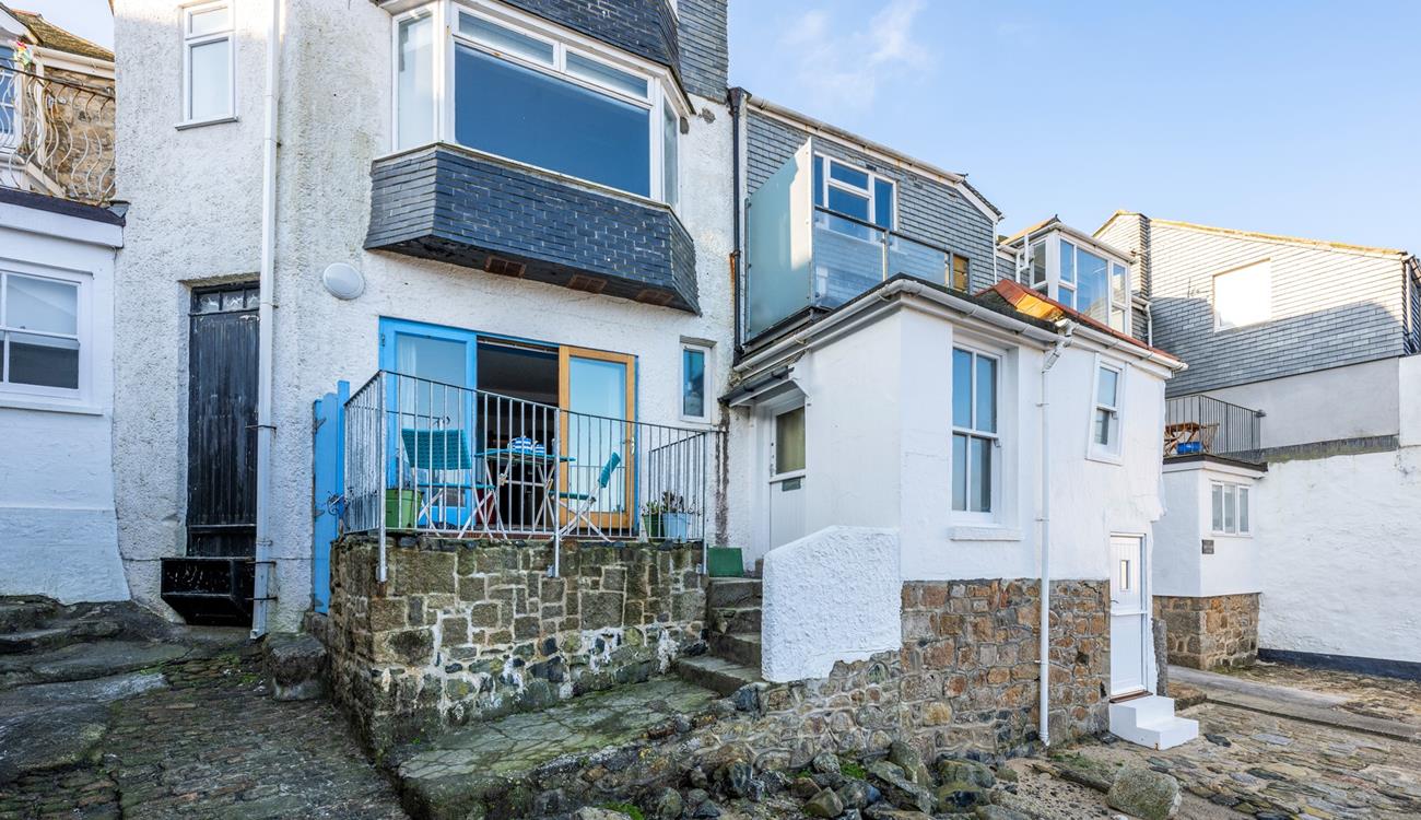 You can find yourself on the beach in minutes from Glas!