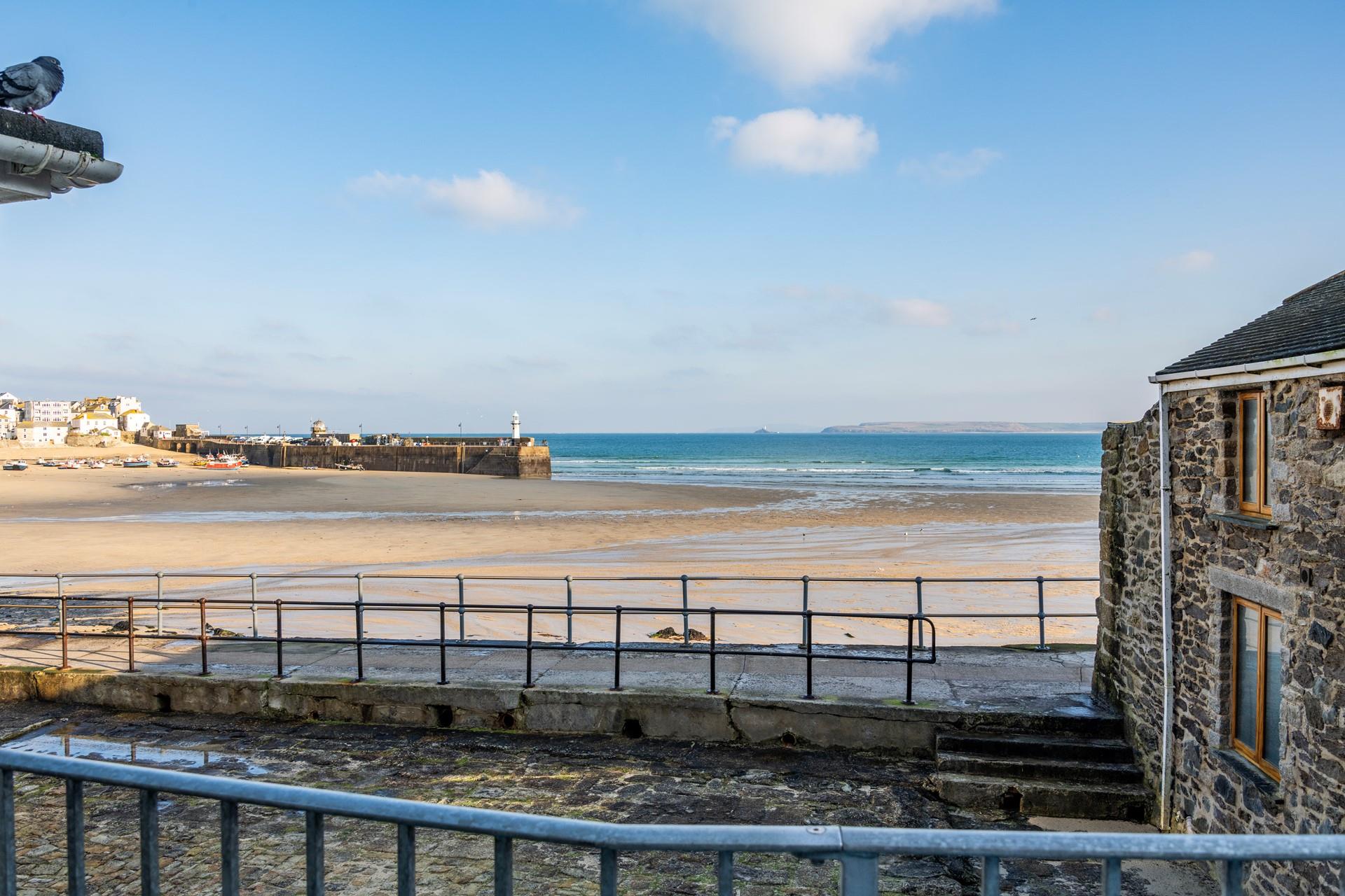 Watch a beautiful Cornish sunset on the balcony, the perfect photo opportunity.