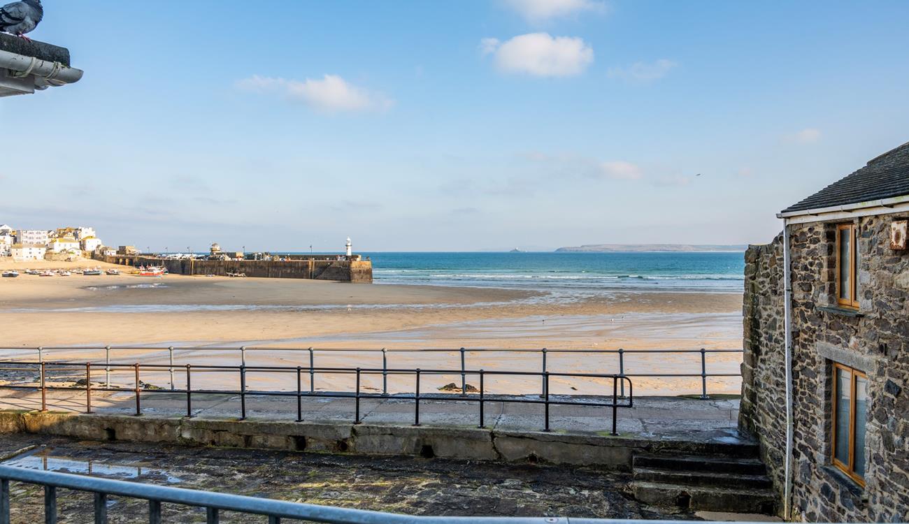 Watch a beautiful Cornish sunset on the balcony, the perfect photo opportunity.