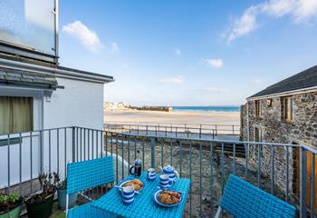 Watch a beautiful Cornish sunset on the balcony, the perfect photo opportunity.