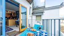 Treat yourself to warm pastries in the morning on the balcony.