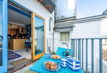 Treat yourself to warm pastries in the morning on the balcony.