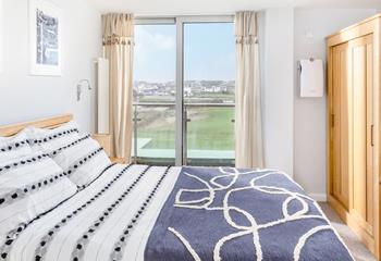 The Zinc apartments overlook the stunning 18 hole golf course with views of Fistral beach.