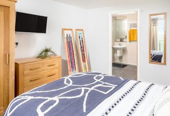 The master bedroom benefits from an en suite shower room.