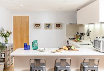 Plan the day's events as you grab breakfast and morning coffee around the breakfast bar.