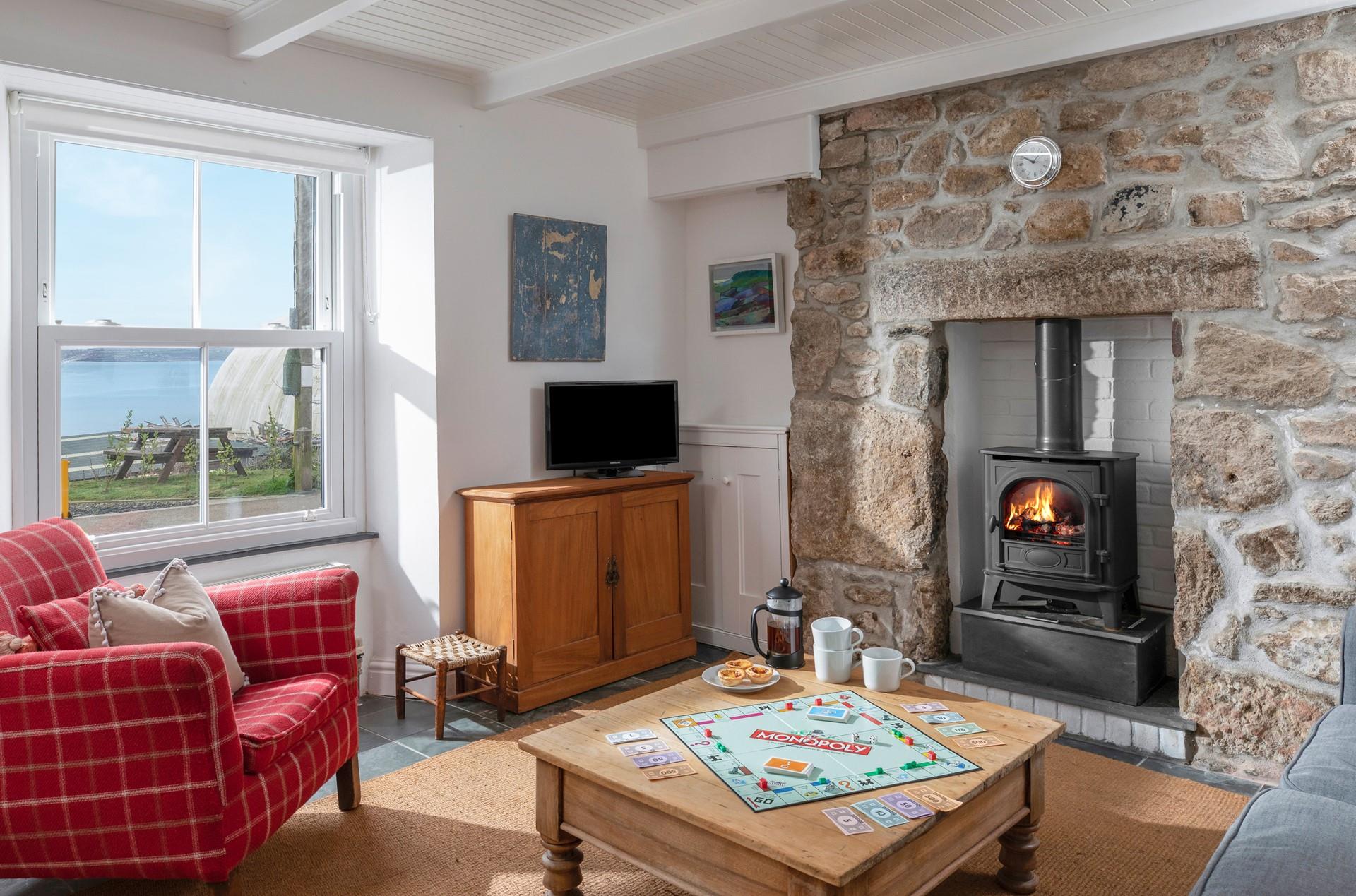 In the fishing town of Newlyn, Primrose Cottage boasts lovely sea views.