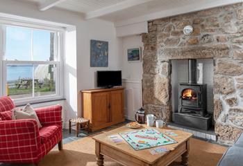In the fishing town of Newlyn, Primrose Cottage boasts lovely sea views.