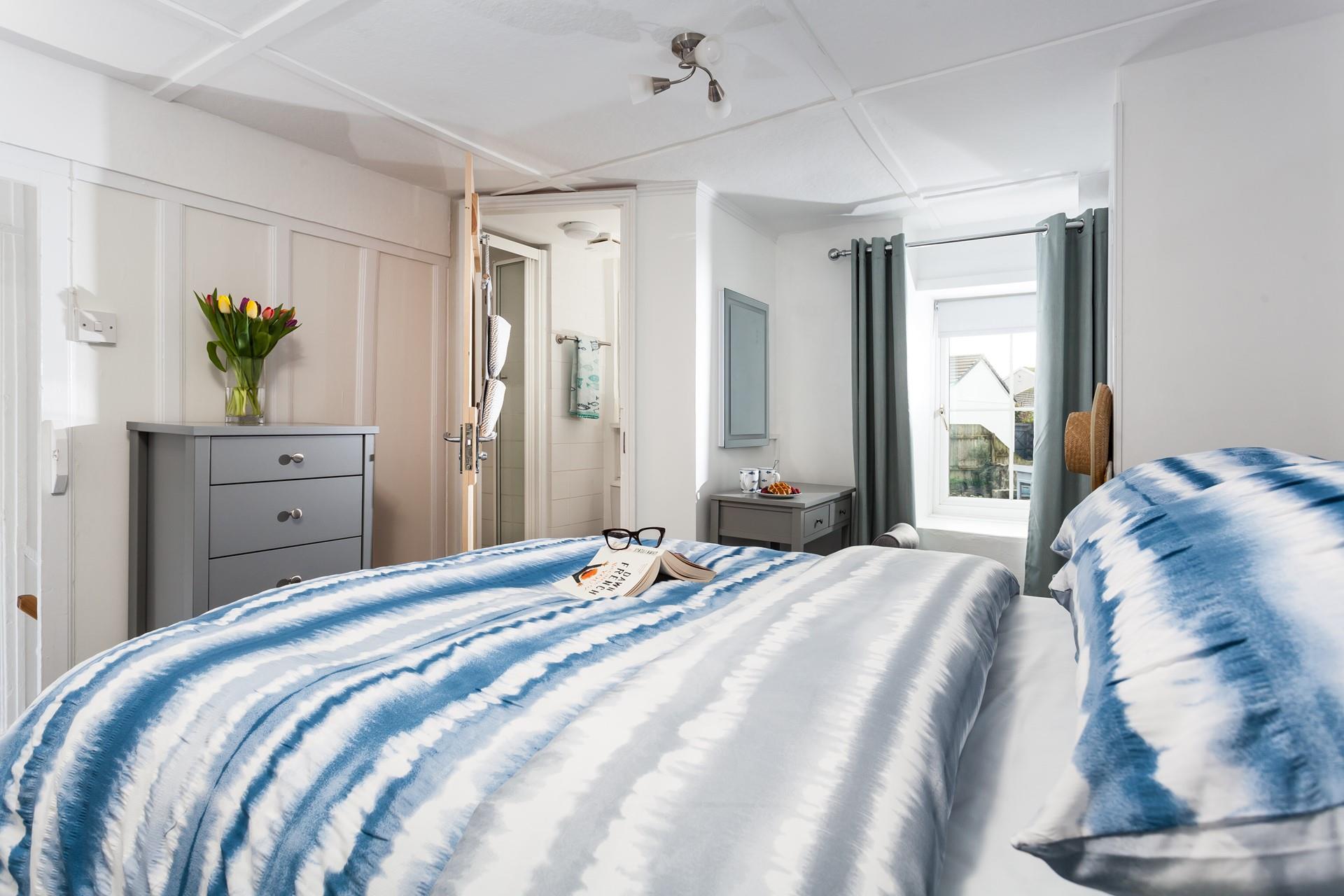 With an ensuite shower room, this is the perfect practical cottage for families or couples. 