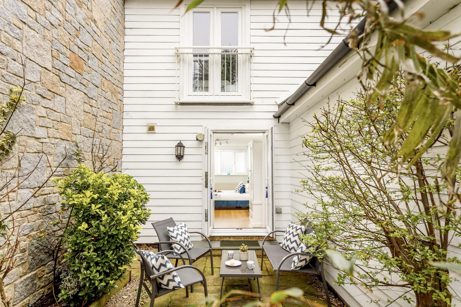 Open a bottle of wine and while away the hours in the courtyard.