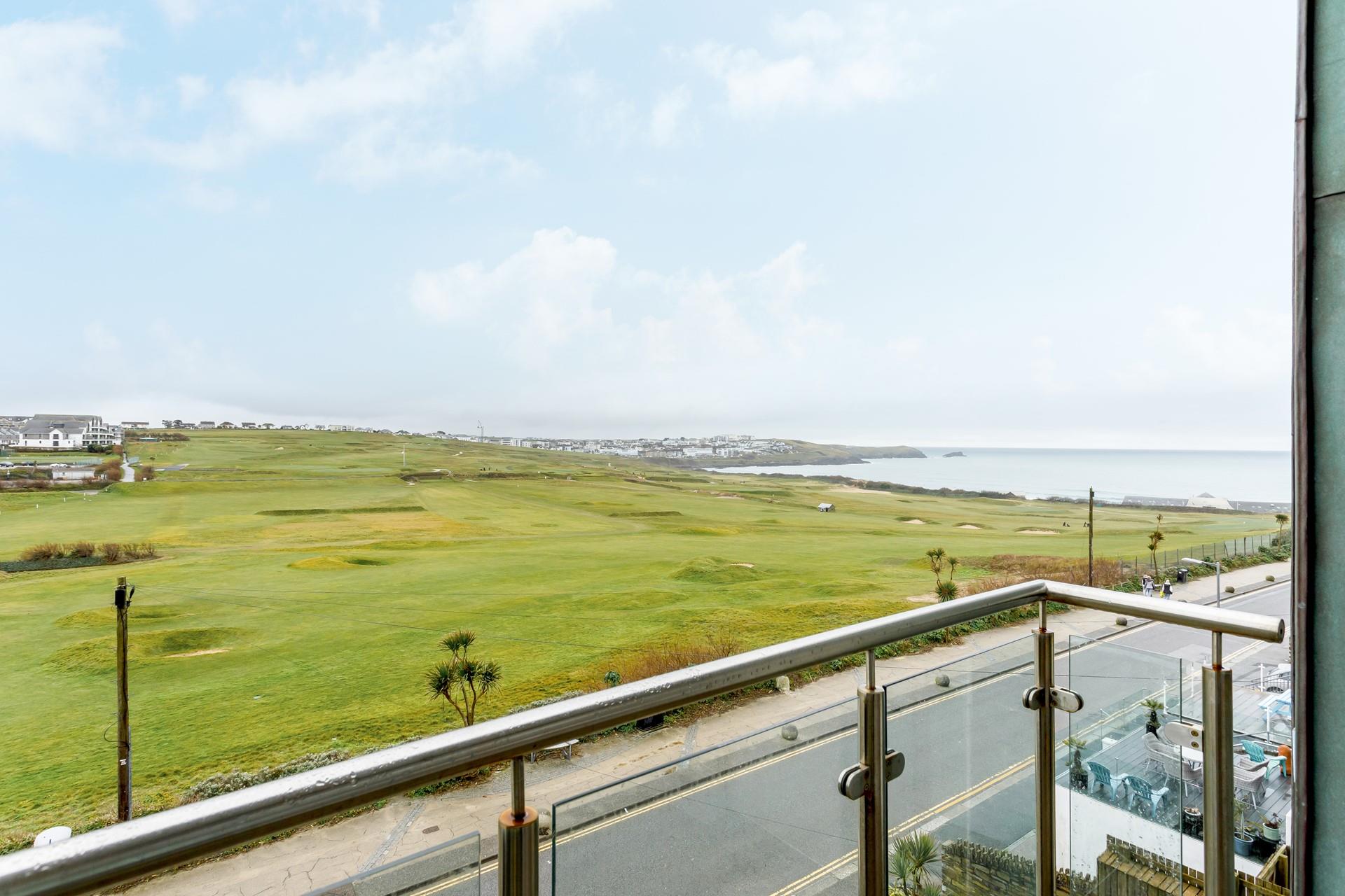 With Fistral beach just moments away, the Zinc is a perfect choice for a beach holiday. 