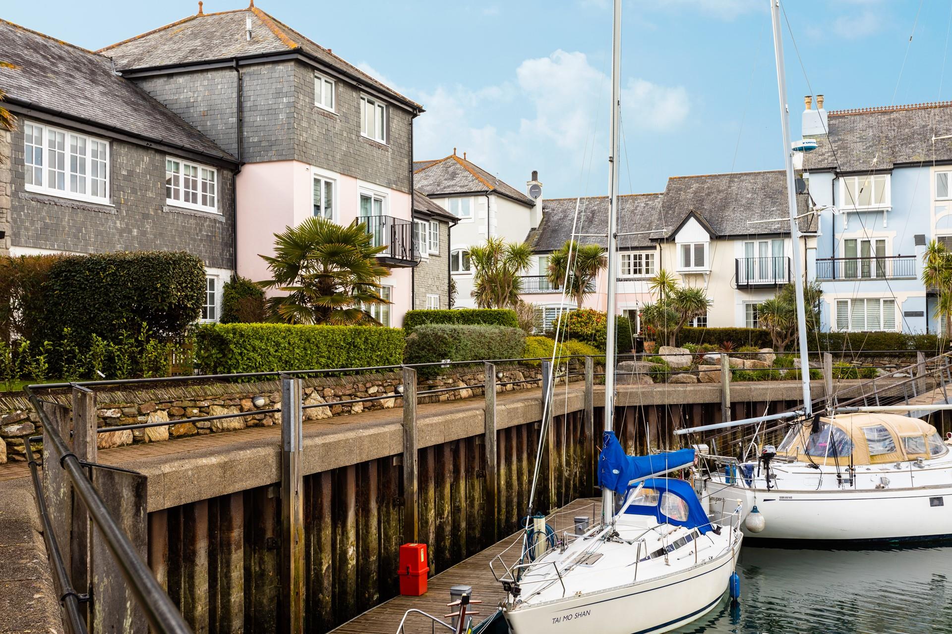 It is just a couple of minutes' walk from Events Square which is full of bars and restaurants to spend your evenings in.