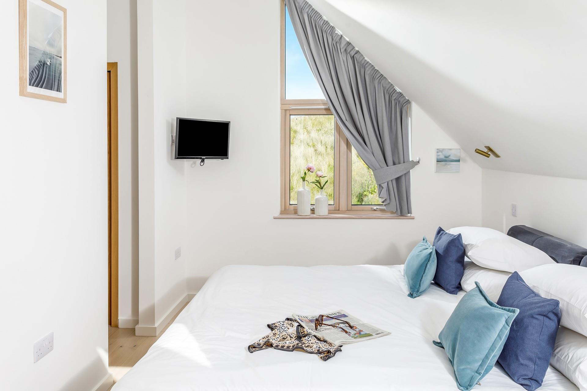 The spacious super king size bed offers you a relaxing night's slumber after busy beach days.