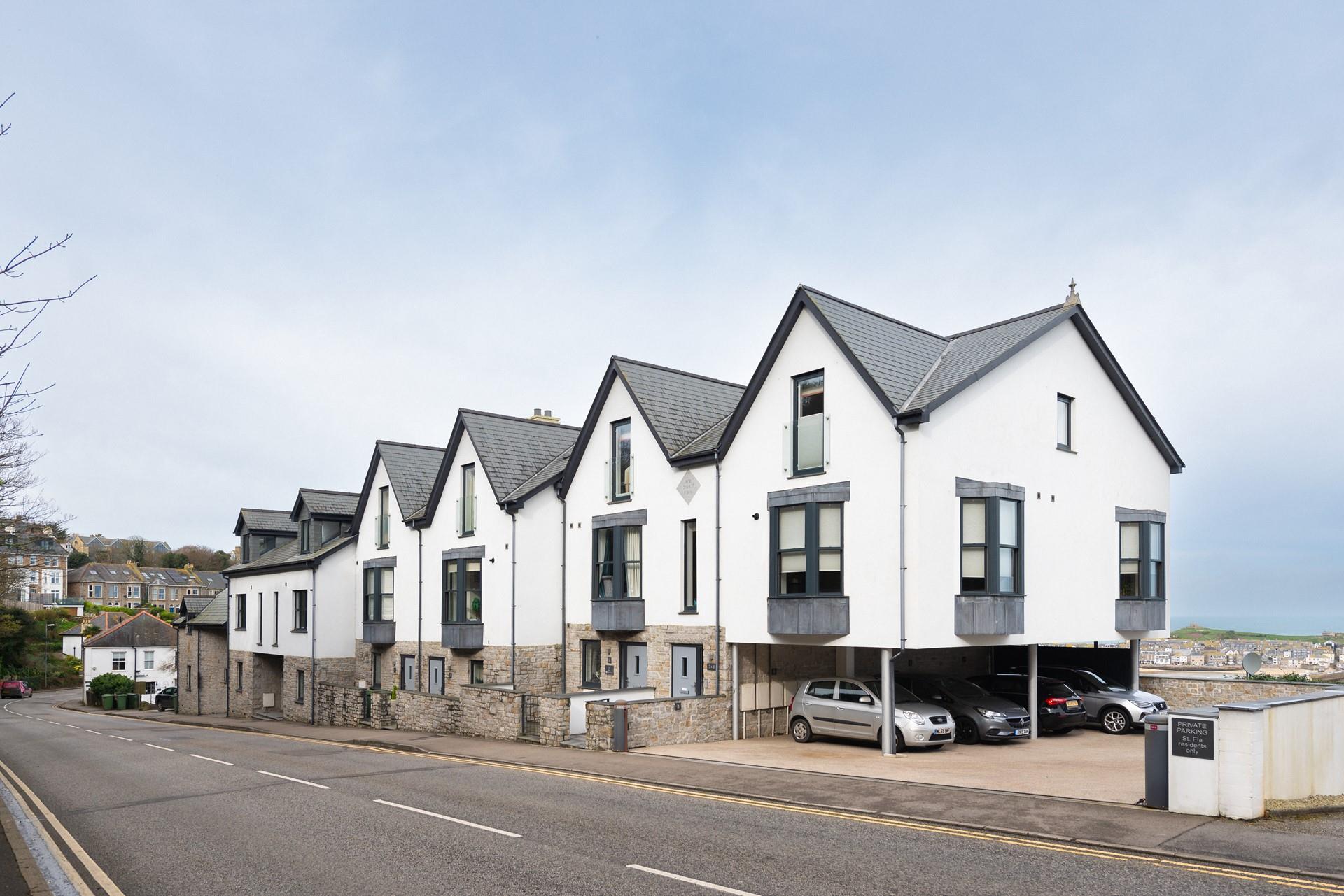 Ideally located just a short walk from St Ives' cobbled streets.