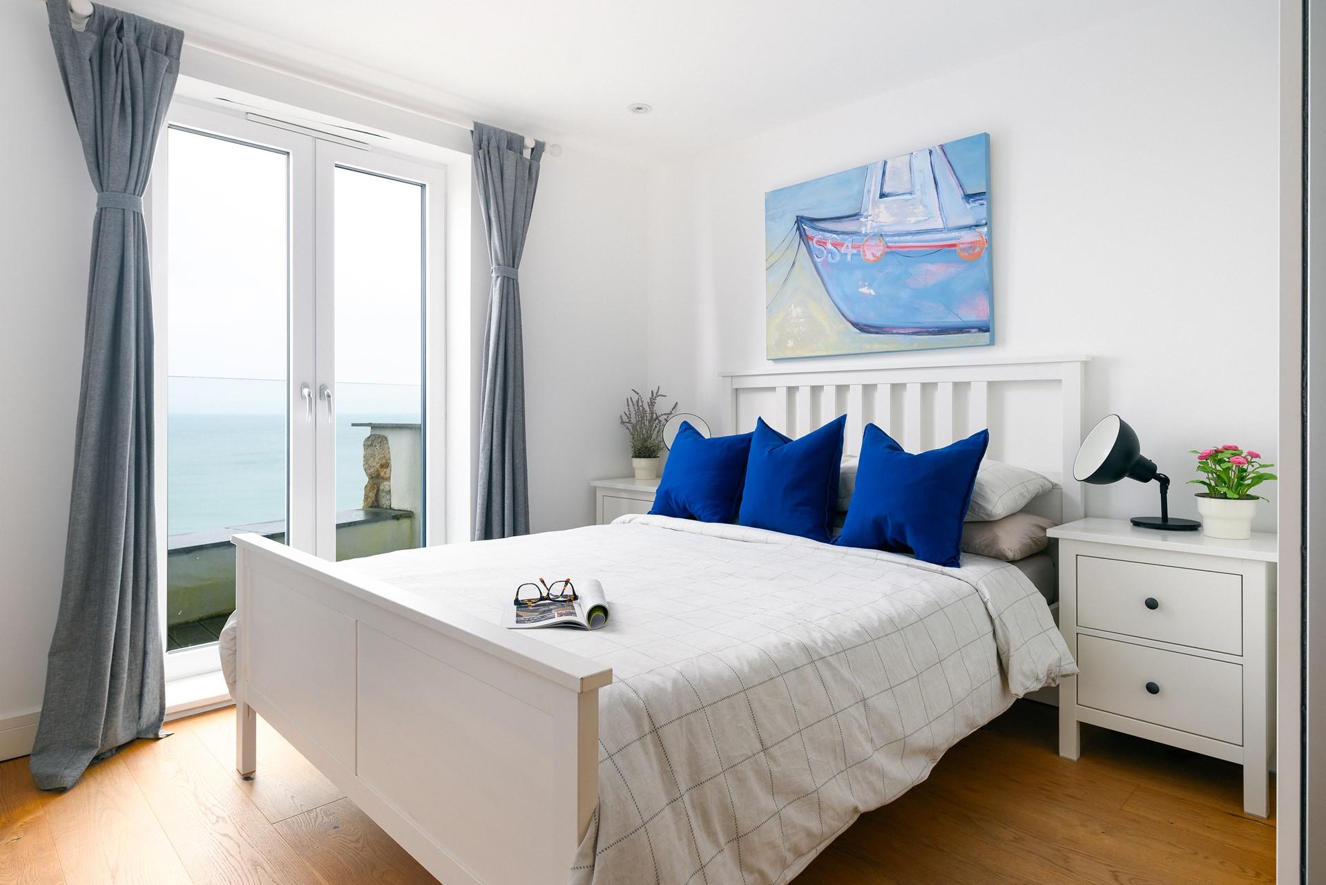 Wake up and wander out to the balcony with your morning cuppa to check the weather.