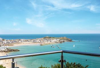 The iconic St Ives is just a short stroll away!