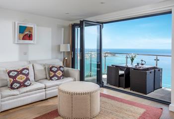 Relax on the balcony, taking in the stunning St Ives seascapes.