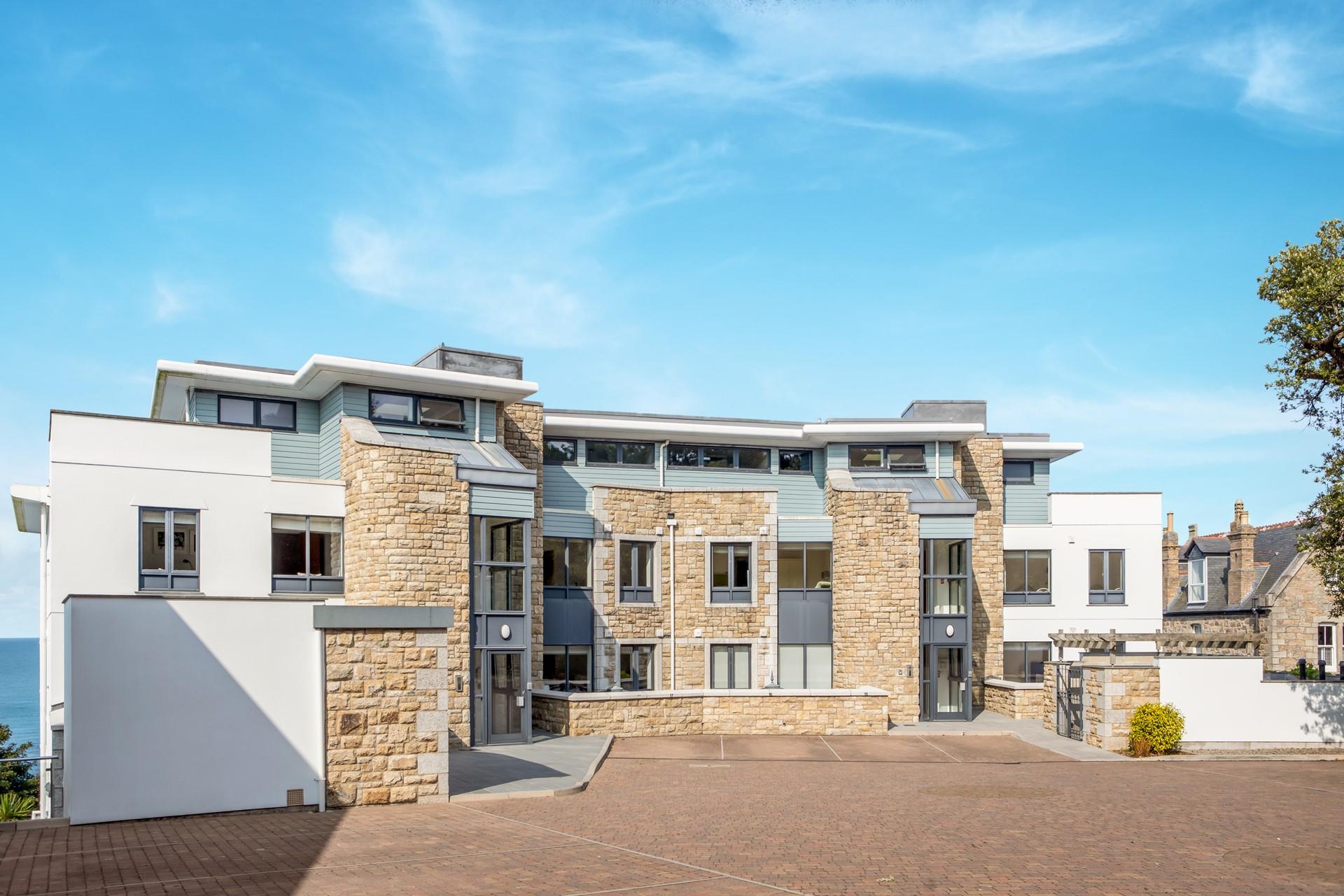 St Ives harbour and beaches are all nearby and easily reached on foot.