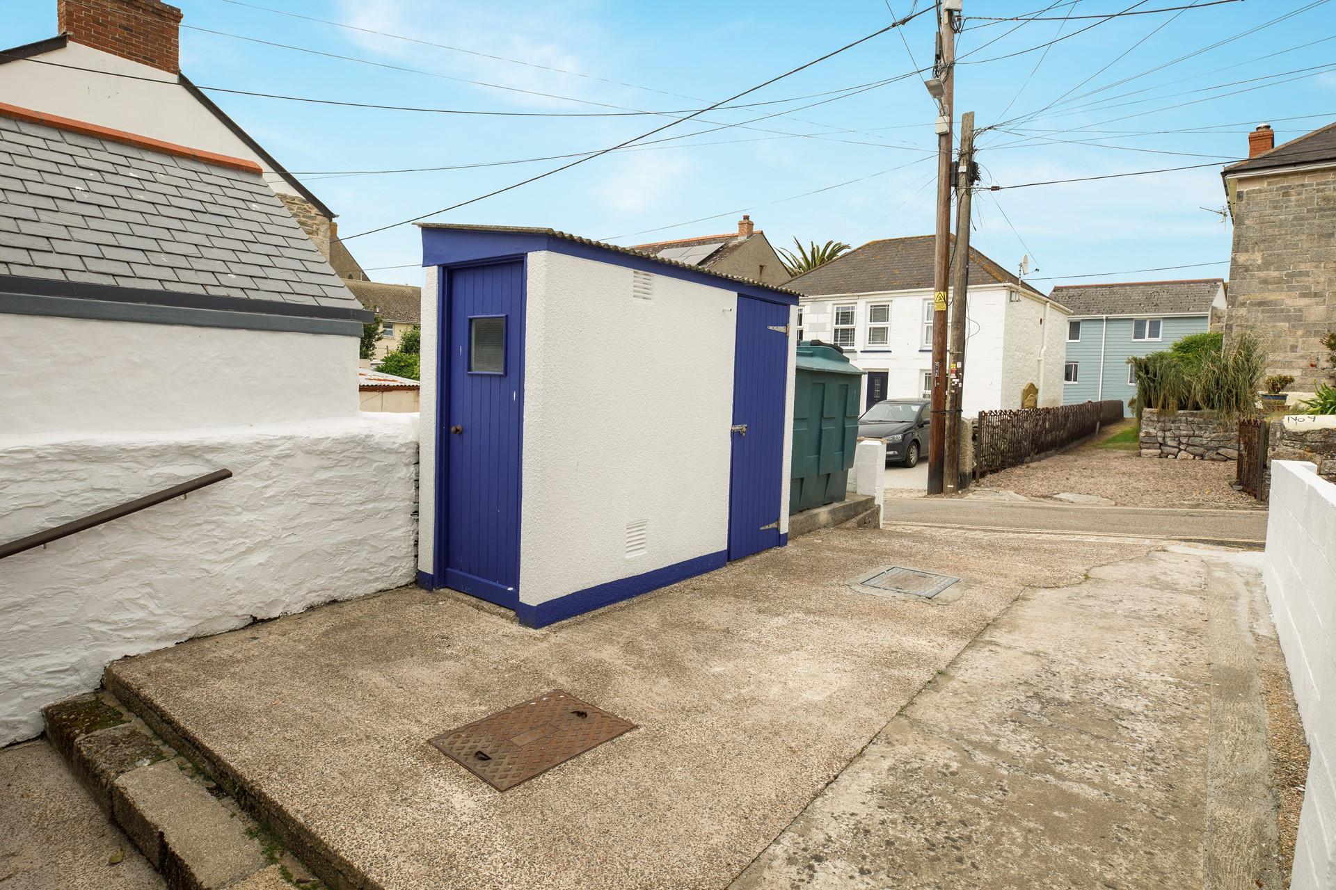 There is parking available at Porthcressa.