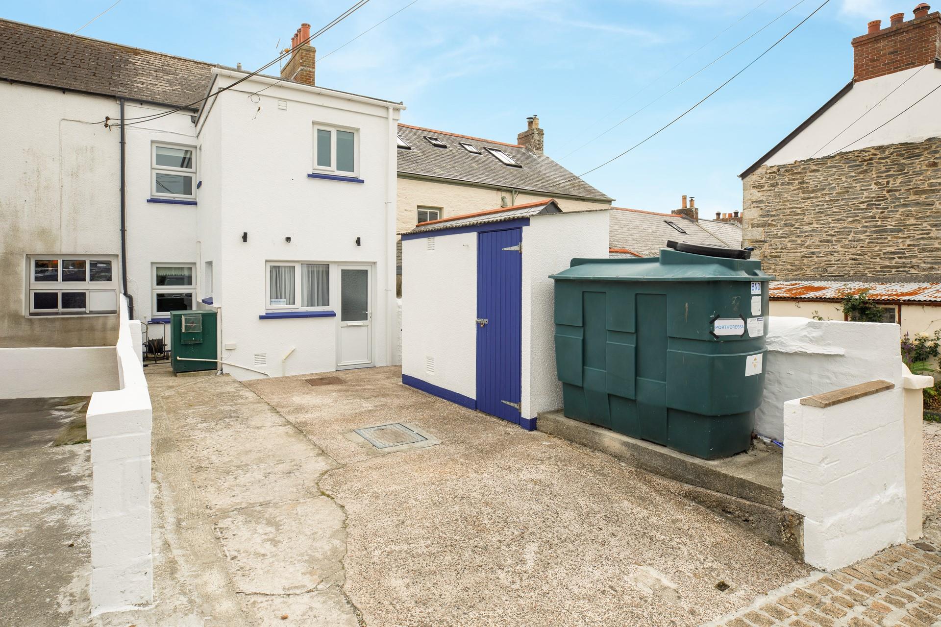 Park up and explore Porthleven on foot!