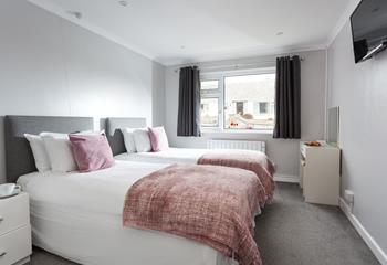 Zip and link beds in bedroom 2 allow for flexible sleeping arrangements.