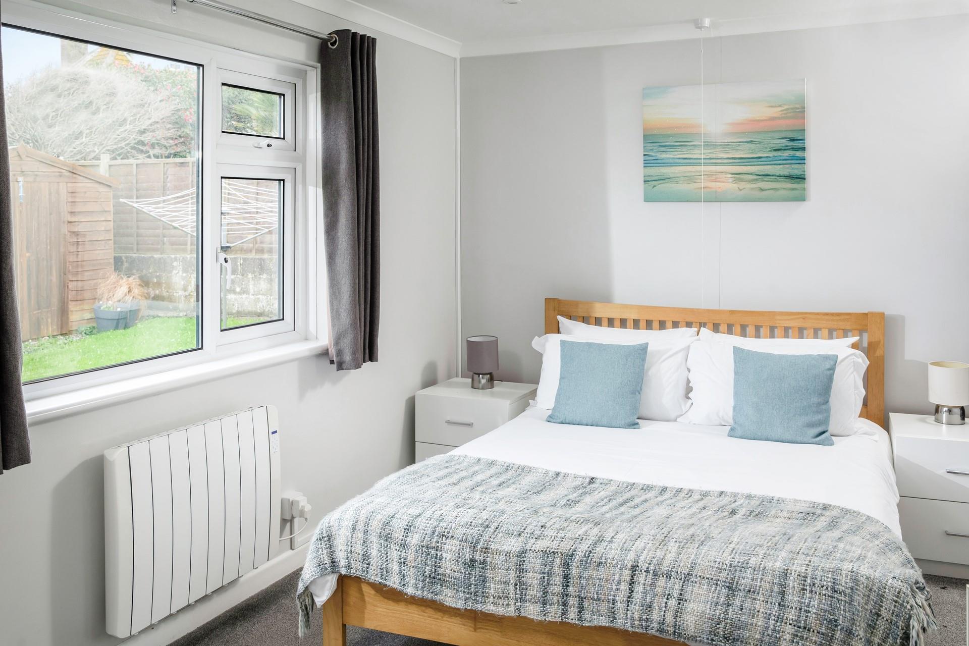 The bedroom is decorated with sea blues.