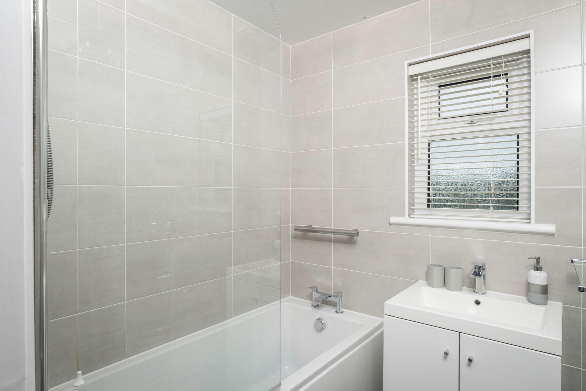 Start the day with a bath or shower and head out to explore this beautiful part of Cornwall.