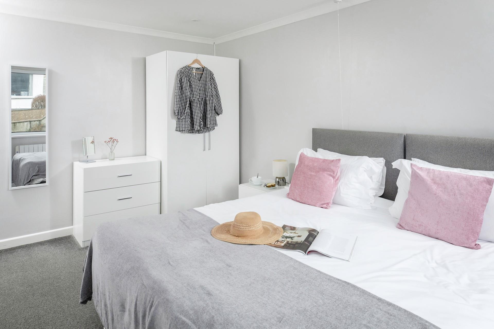 Zip and link beds allow for flexible sleeping arrangements.