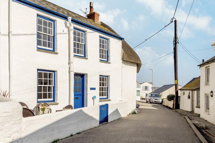 Tamarisk, Porthleven, Sleeps 4 in Porthleven