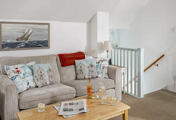 The cottage is reverse-level to take full advantage of the fabulous harbour views.