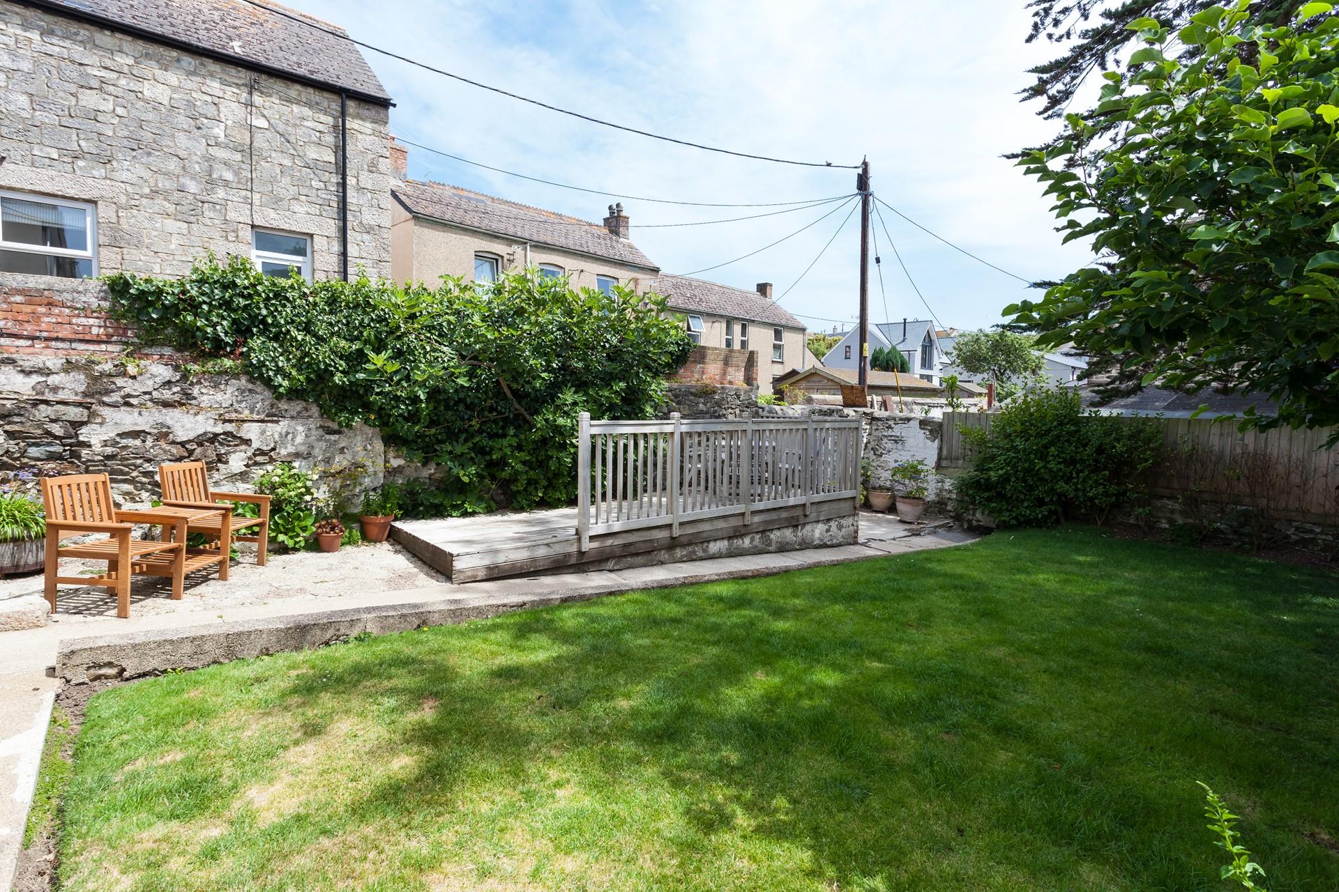 Come back from a day on the beach to light a barbecue and enjoy the evening sunshine.