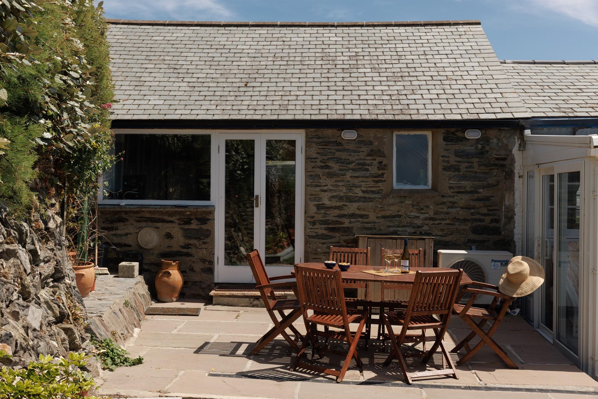 Take a delicious fresh lunch out to the patio.