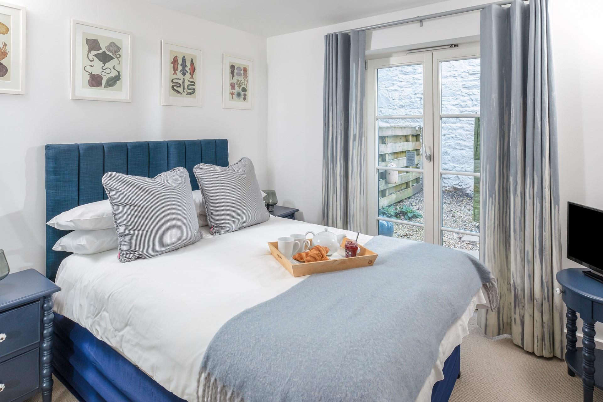 Sip tea and tuck into warm buttery pastries in the morning in the spacious double bed.