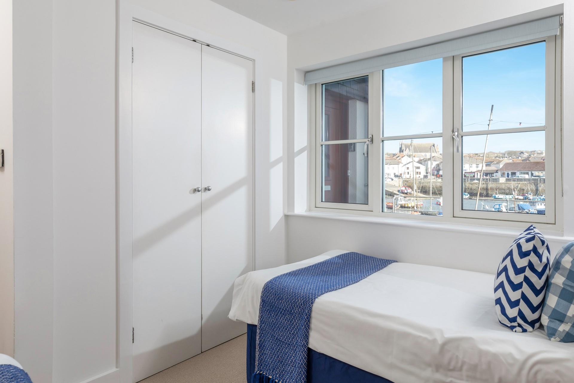 Wake up to harbour views in the twin room.
