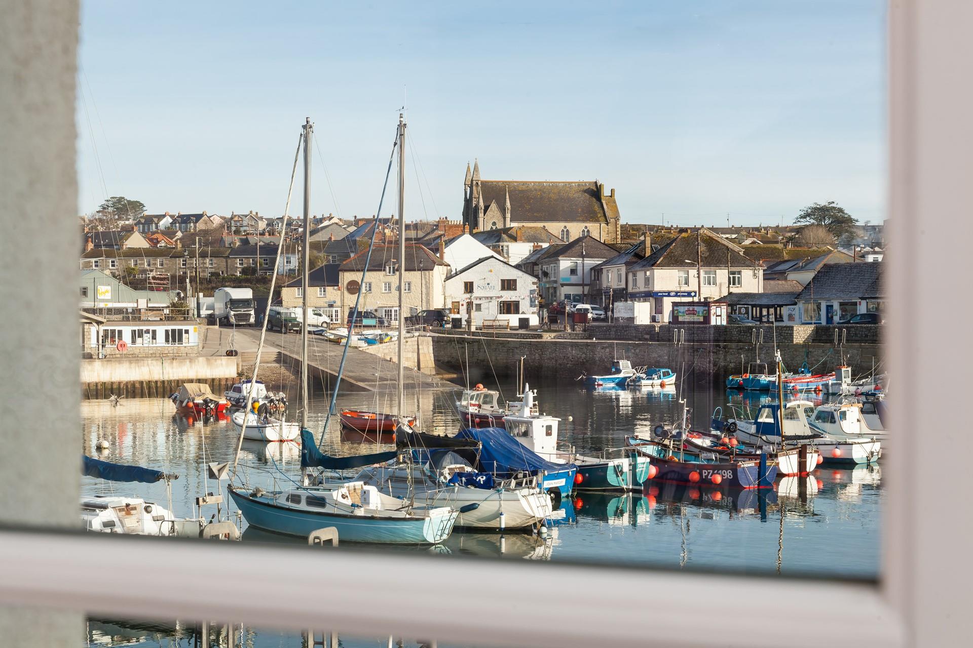 This lovely apartment is situated right on the harbourfront.