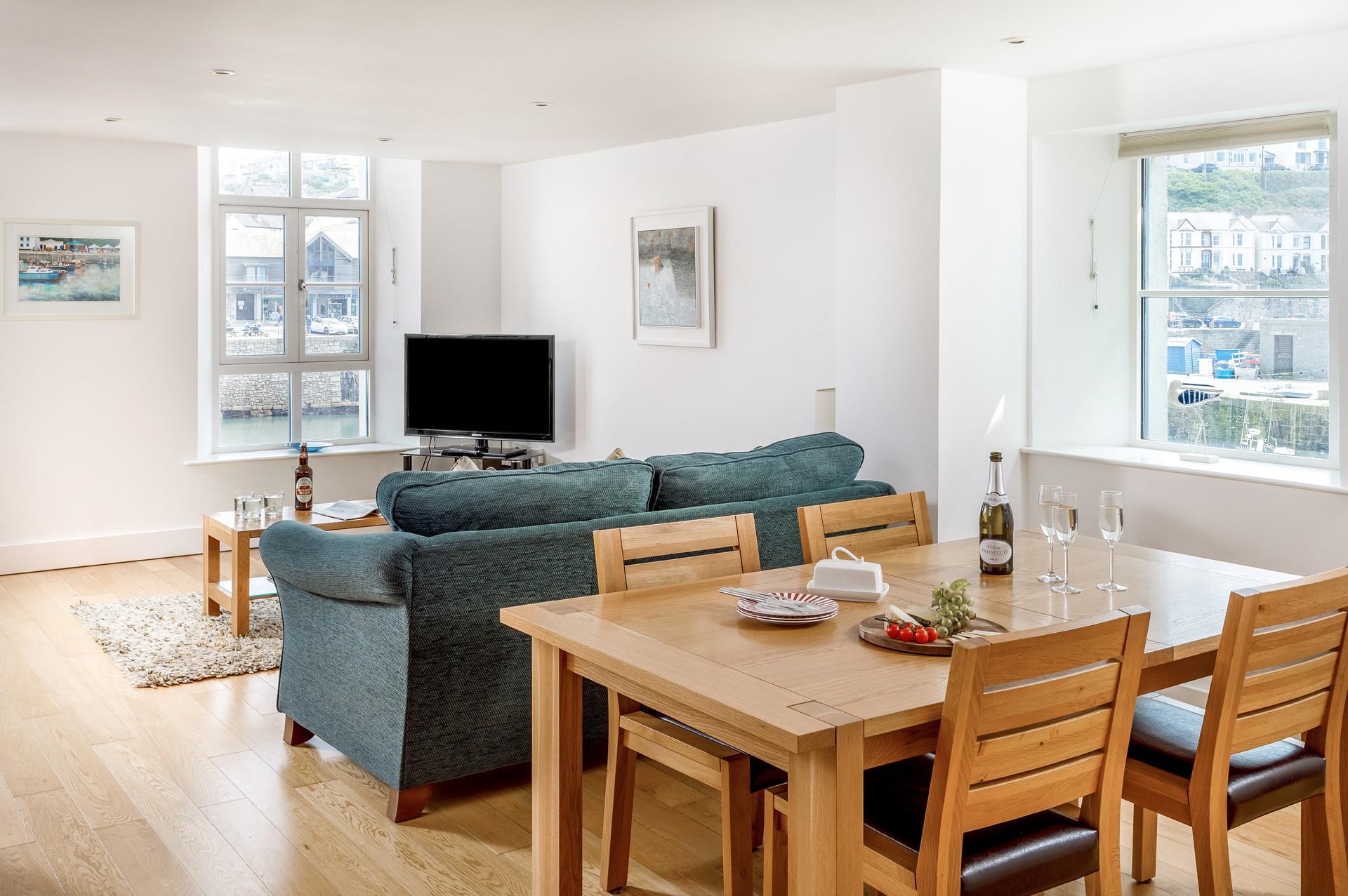 After a day on the beach, you can come back and enjoy a takeaway with a view.