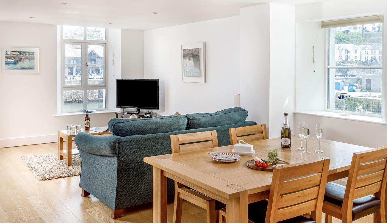 After a day on the beach, you can come back and enjoy a takeaway with a view.