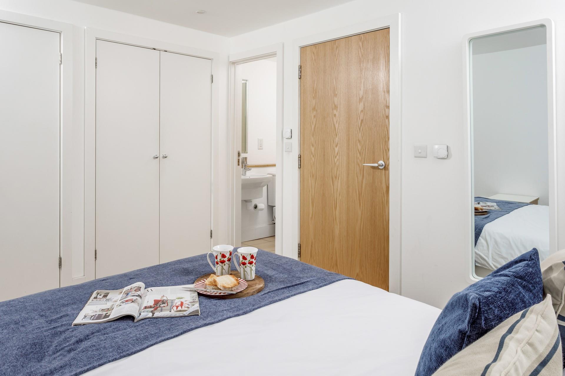 Bedroom 1 has a spacious king size bed and en suite with a shower.