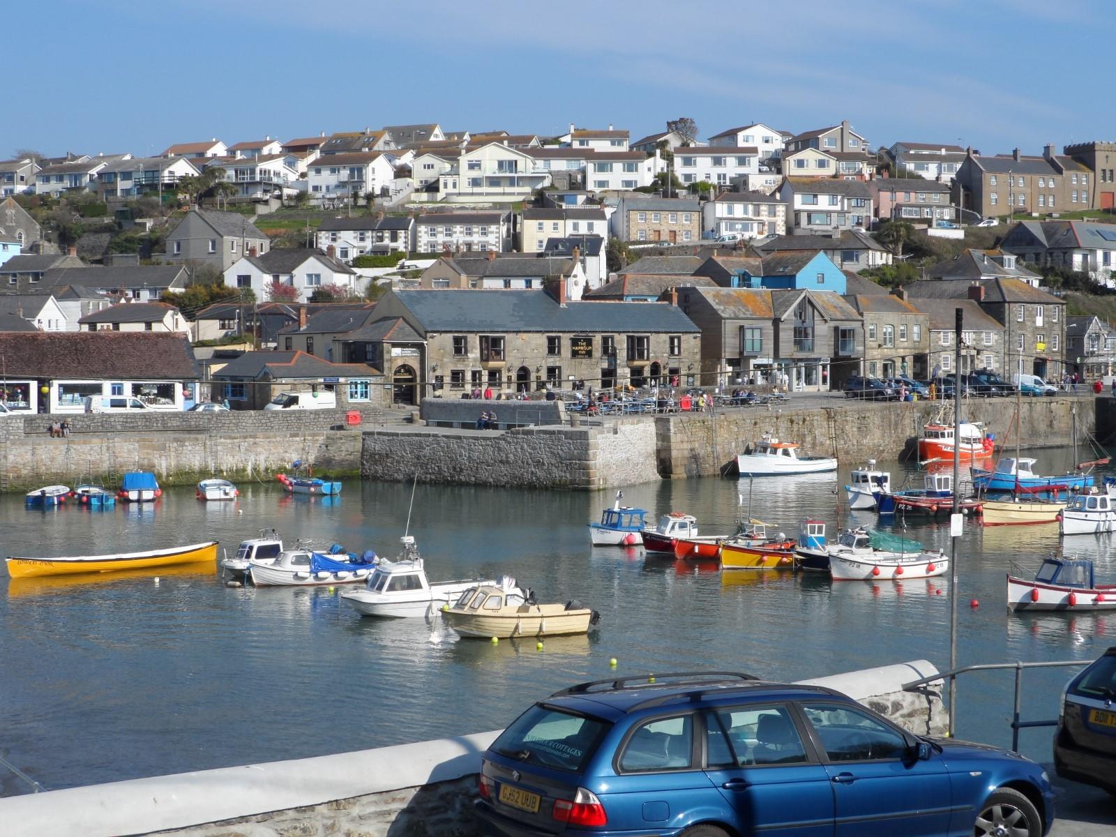 Rosen Chy is just a few minutes walk to the harbour and village shops.