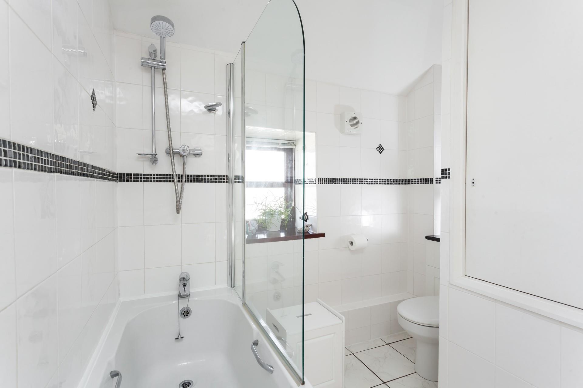 Choose between a shower and a bath to start the day.