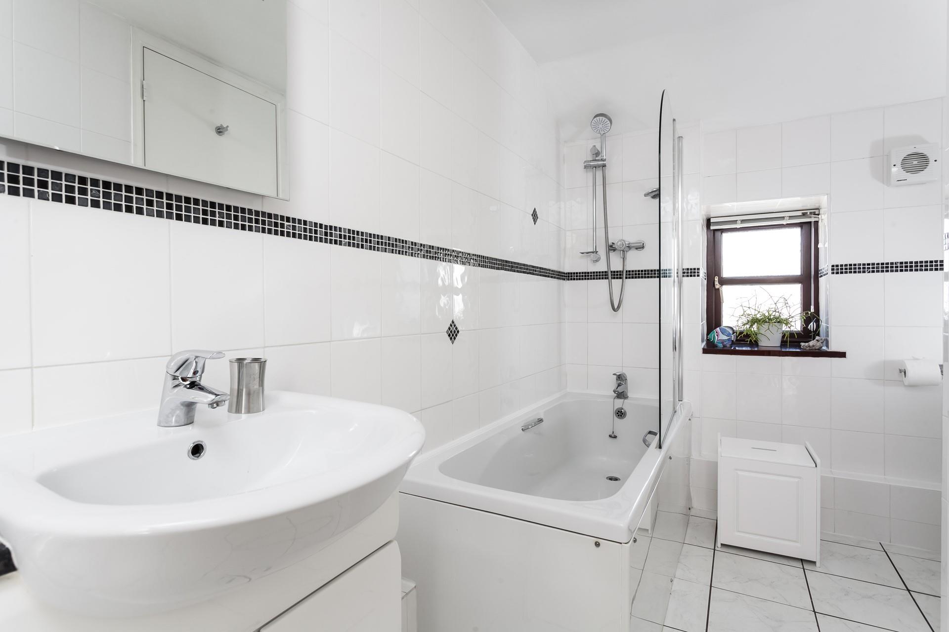 Run yourself a relaxing bath to unwind in the evening.