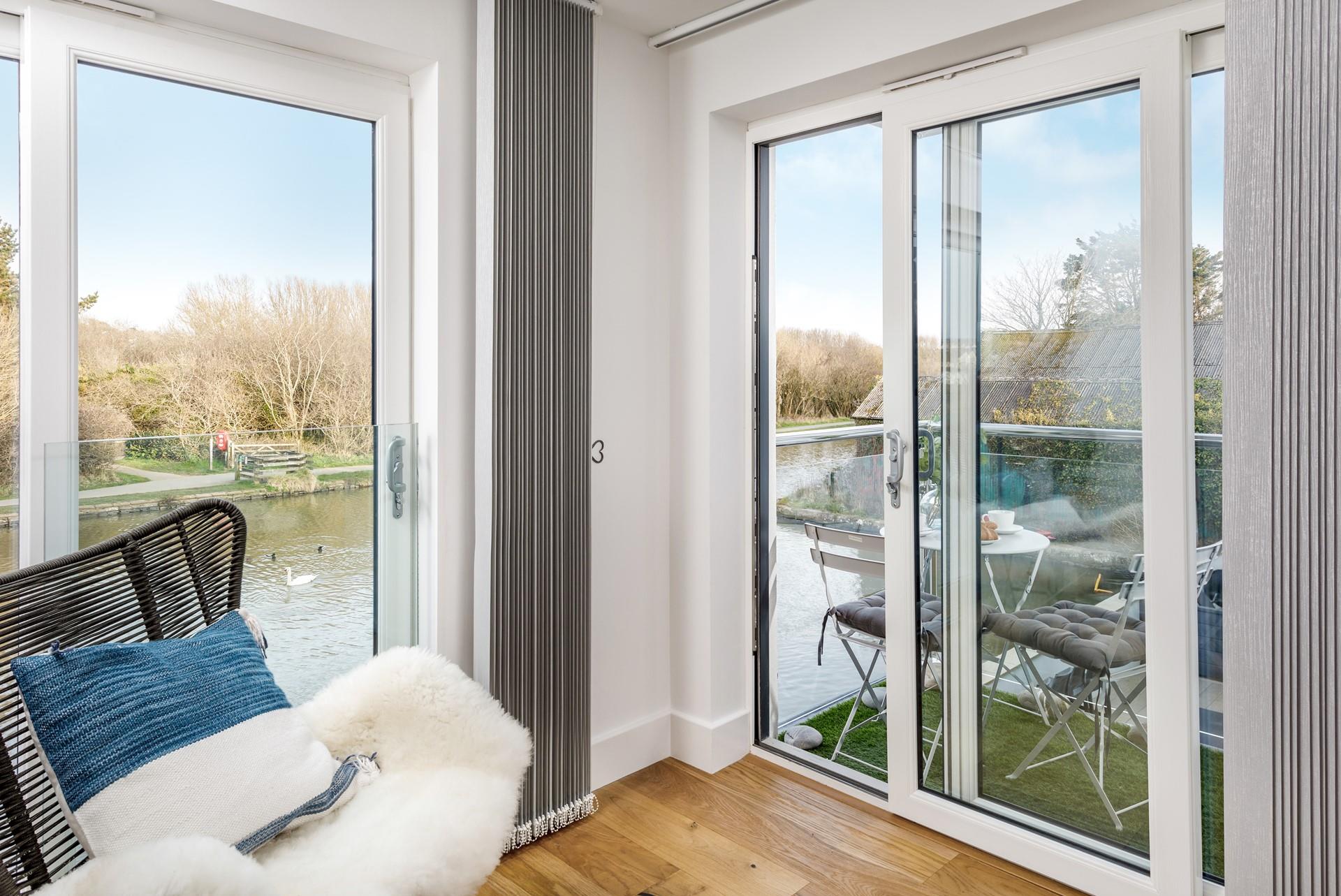 Open the patio doors and have breakfast al fresco in the summer sunshine.