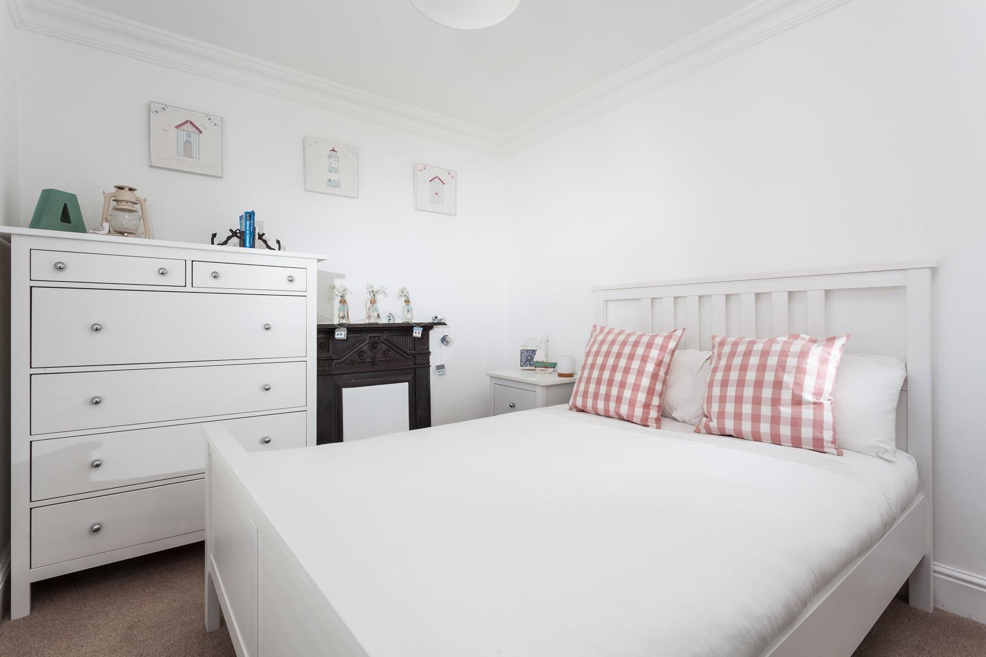 Head back from the local thatch pub in the village and cosy into bed.