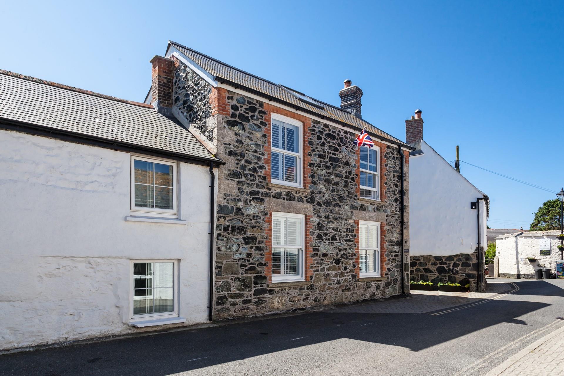 Wayside is located in the heart of the quaint village of Mousehole.