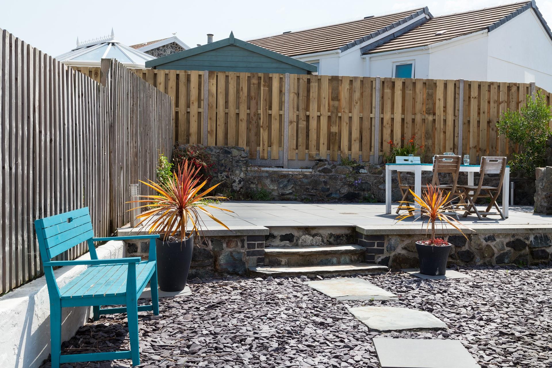 Sunny evenings can be spent in the lovely garden.