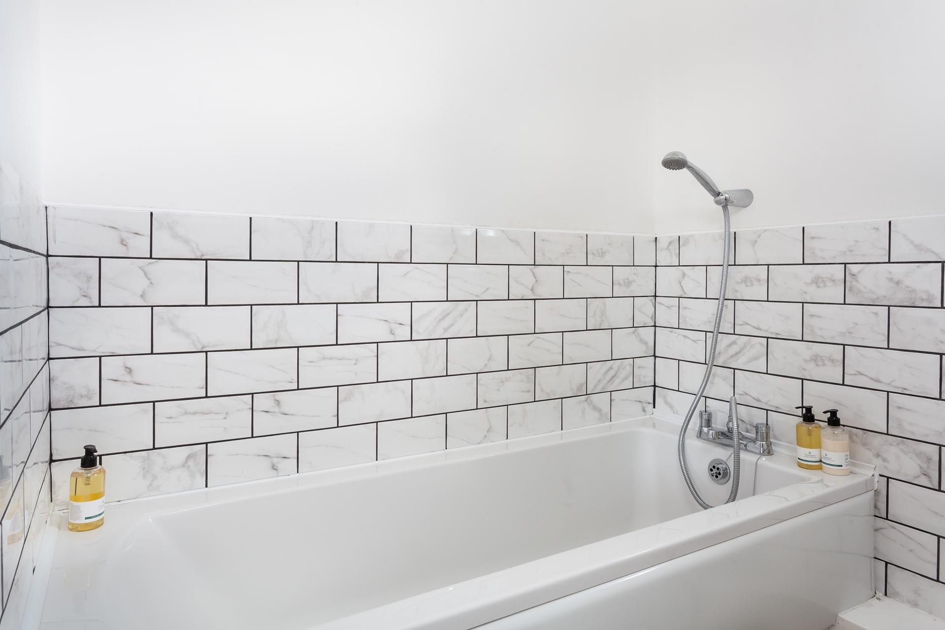 On chilly winter evenings enjoy a luxurious soak in the bath after a day of walking the coast path.