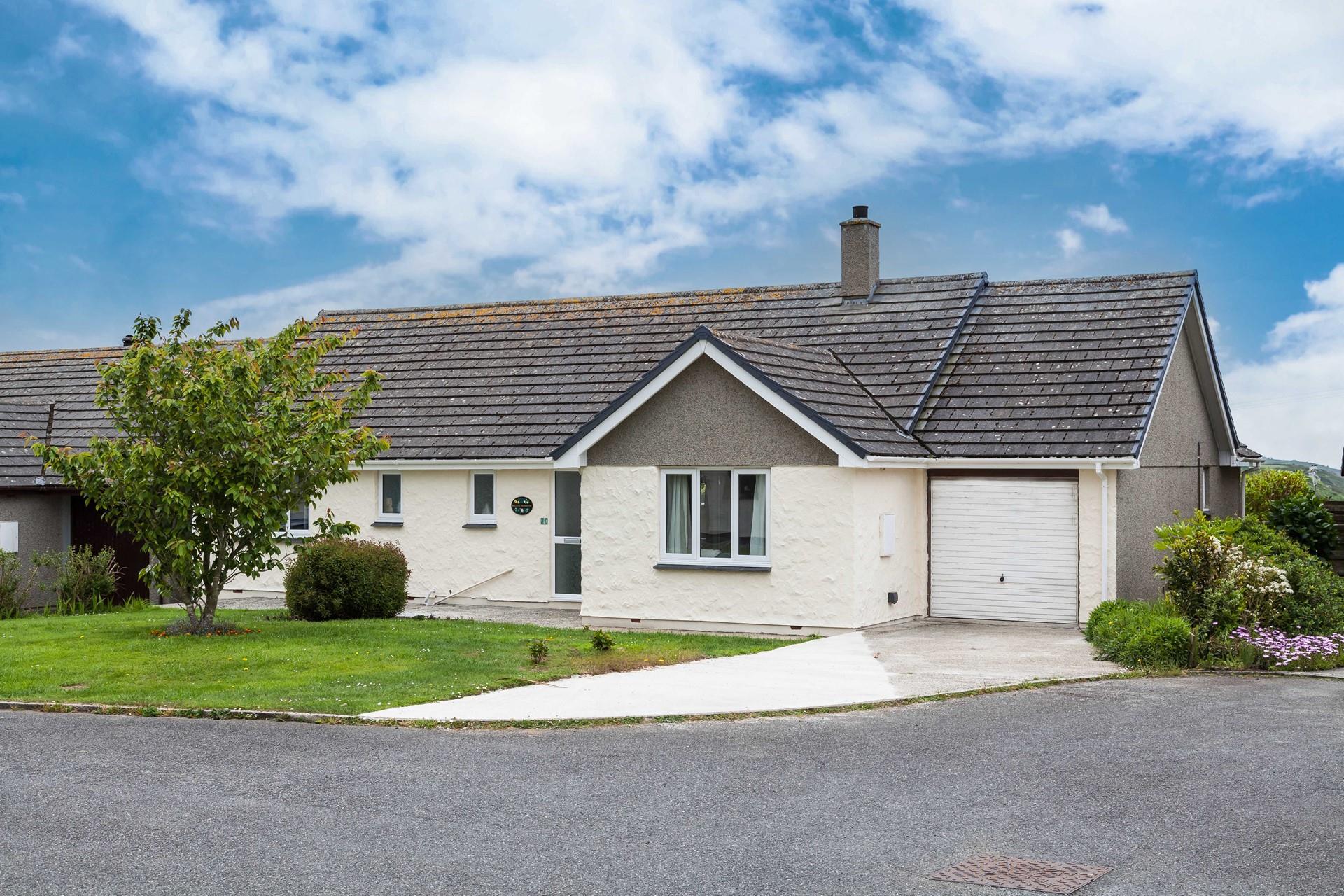 Nancemorrin is tucked away on the outskirts of Mullion village overlooking the Mullion coastline. 